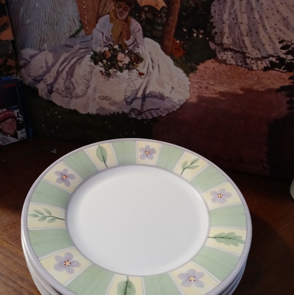 🍰🍛Good Housekeeping Water Colors “Blush”Stoneware salad plates,Set of 3 🛍 - Picture 3 of 9